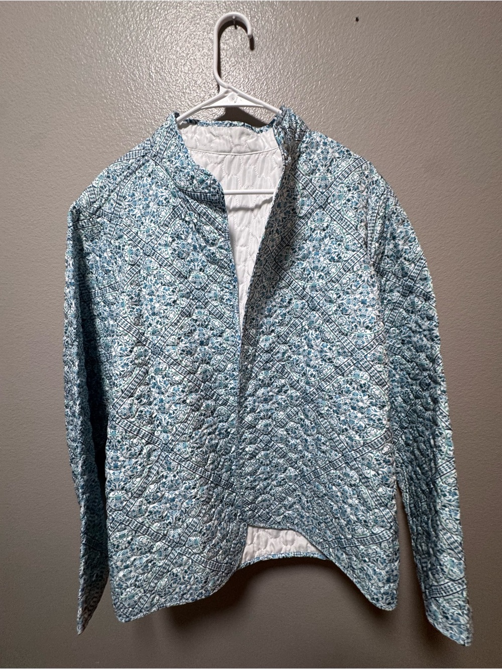 Women’s Quilted Patterned Light Blue Jacket.